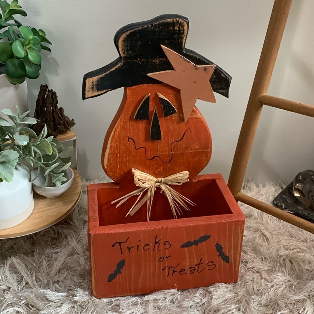Pumpkin Handmade Distressed Style Wooden Halloween Trick Or Treats Box Decor Vtg
